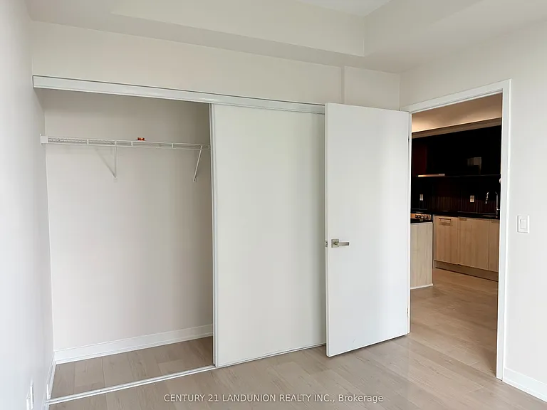 31 Tippett Rd — Photo 9