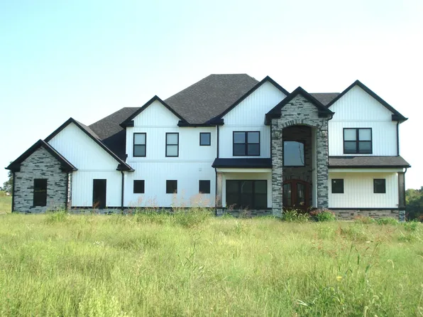 701 Peacock Rd, Paris, KY 40361