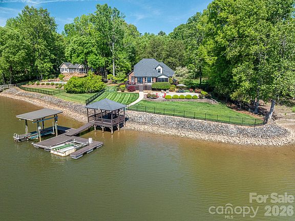 4th image of 226 Bay Shore Dr