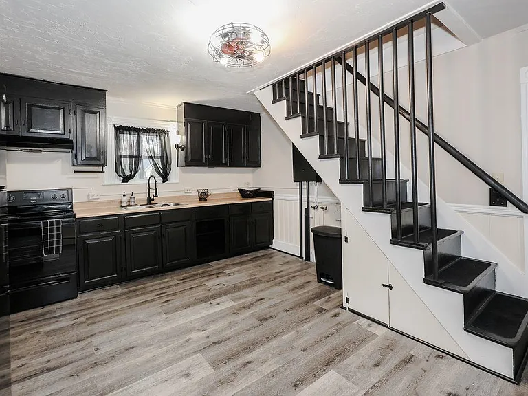 3 Clark Rd — Photo 2