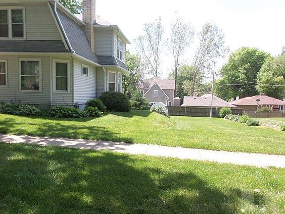 3rd image of 1018 E Joy St