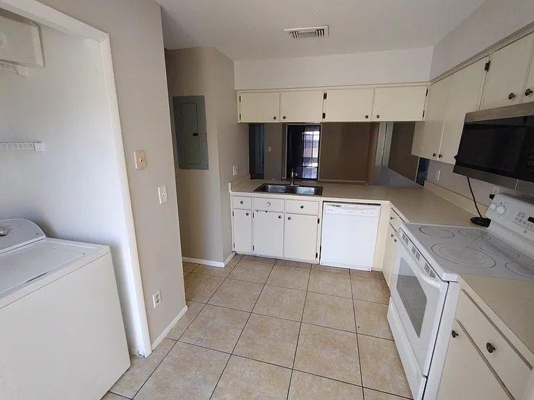 629 Golden Sunshine Cir — Photo 48