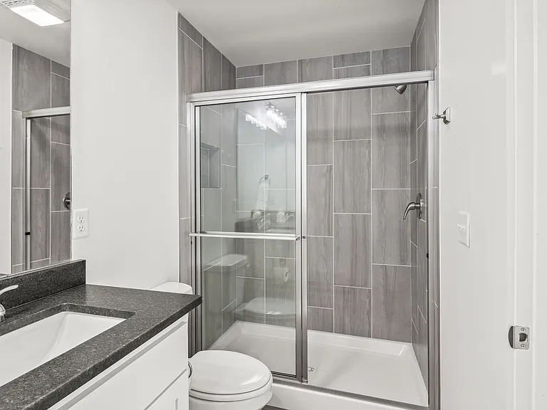 547 W Pickens Rd — Photo 16