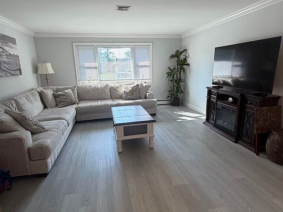 3rd image of 15 Saint Tropez Ct