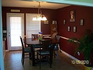 Eat in kitchen