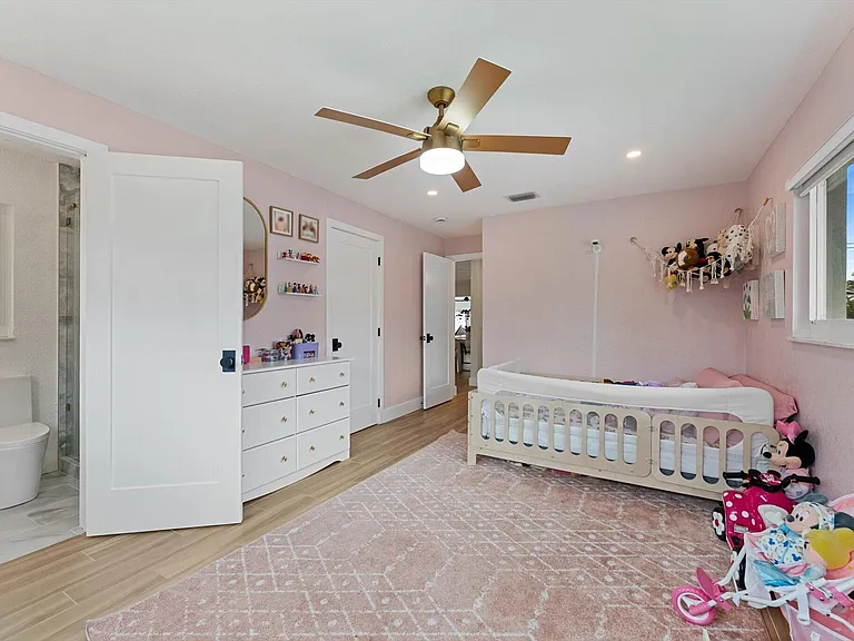 1289 SW 7th St — Photo 22