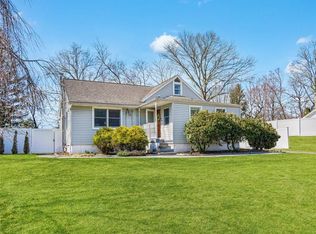 21 Huested Ln, West Nyack, NY 10994