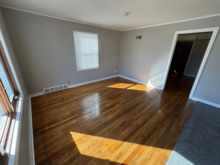 701 W 24th St #1 — Photo 5