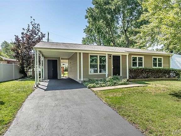 3rd image of 11848 Foxwood Dr