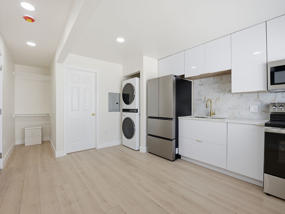 1st image of 4059 Louisiana St #8