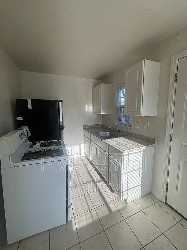 1 bed, 1.0 bath, 400 sqft, $1,350 — Photo 4