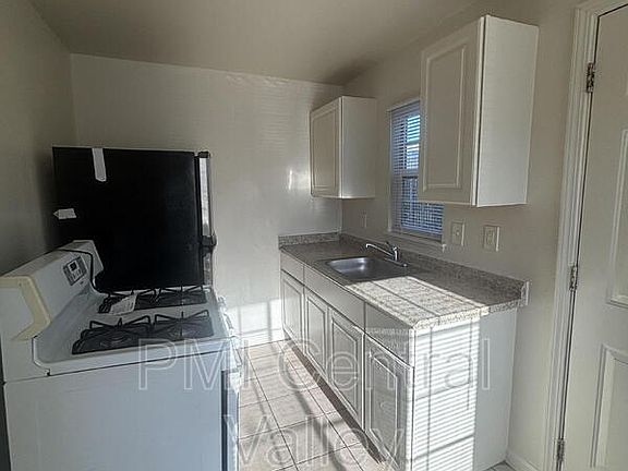 4th image of 1302 N Filbert St