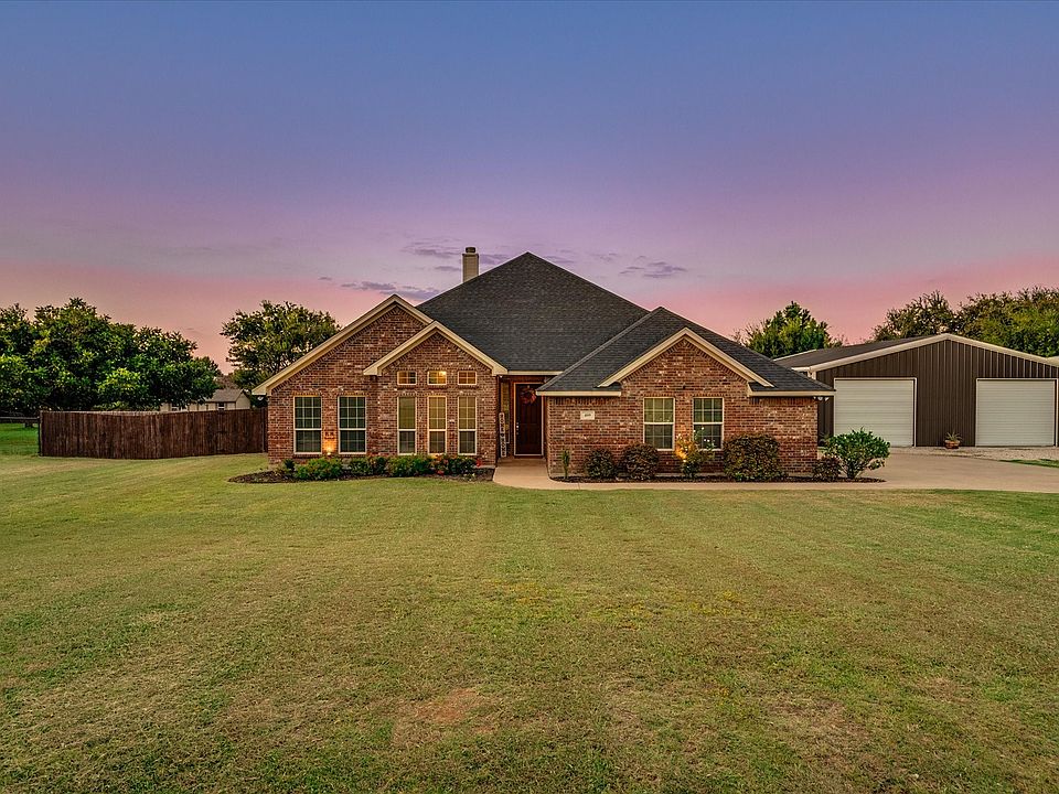 1st image of 409 Emerald Ct
