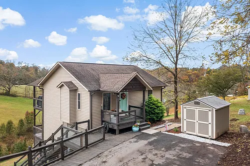 101 Clayton Dr Photo 1