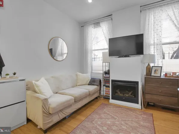 619 S 16th St #1F, Philadelphia, PA 19146