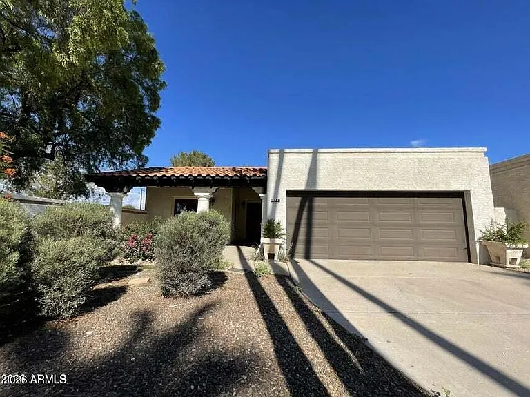 12847 N 40th Way — Photo 2