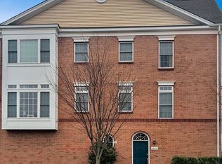42620 Pine Forest Dr, Chantilly, VA 20152