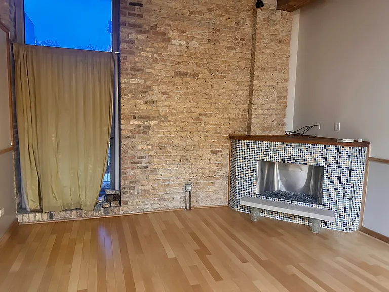 1740 N Maplewood Ave #213 — Photo 3