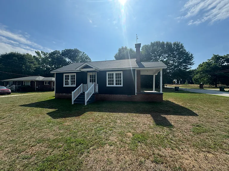 1166 N Cherokee Rd — Photo 1