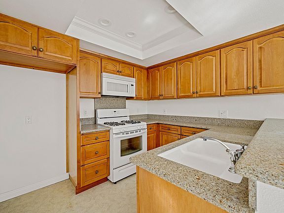 4th image of 2143 Montrose Ave Unit 309