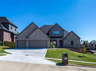 3049 E Crestline Pl, Fayetteville, AR 72701