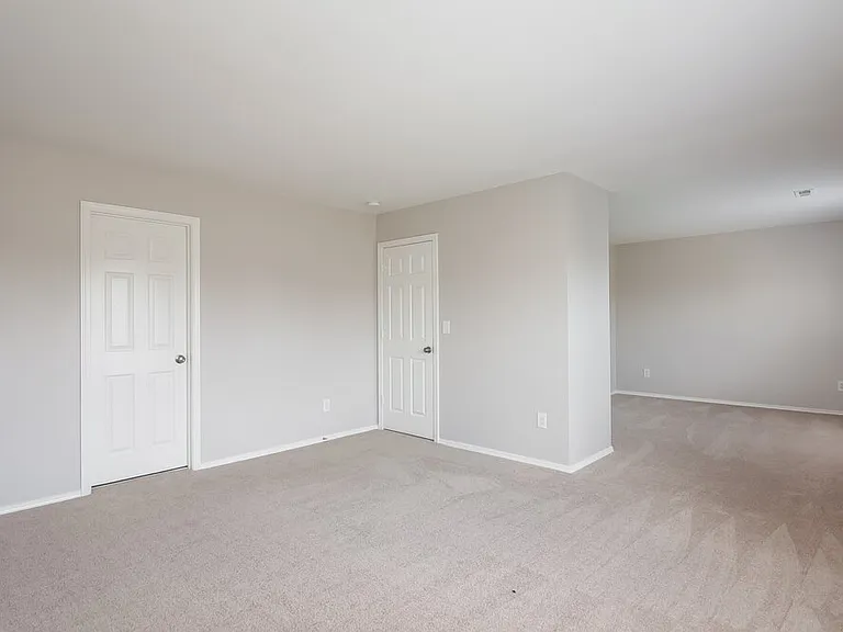 2118 Buckleigh Dr — Photo 9