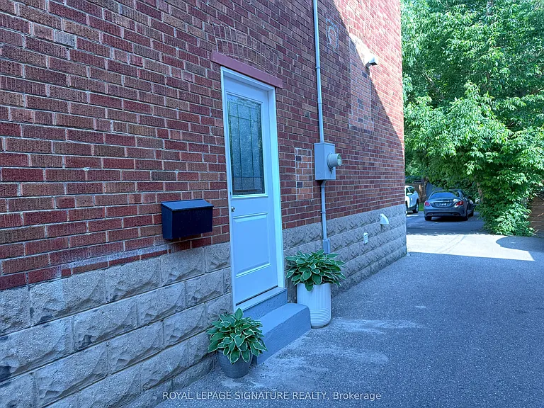 150 Davisville Ave #LOWER — Photo 4