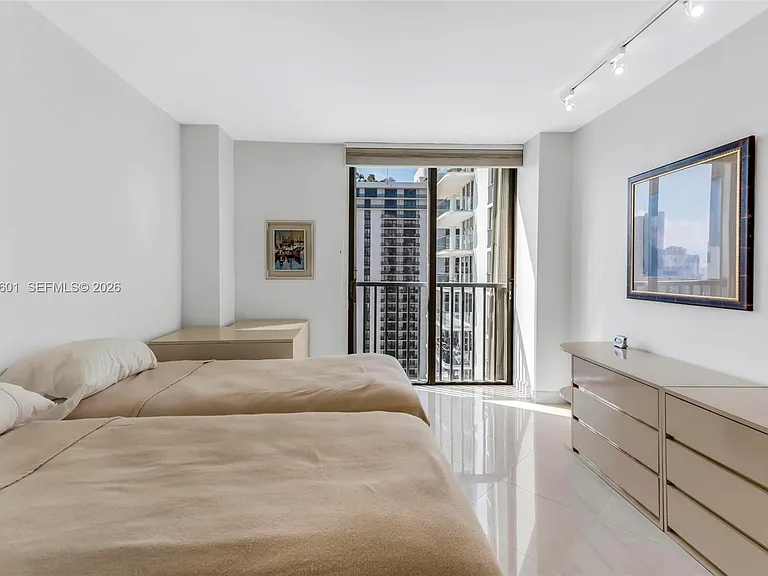 19707 Turnberry Way #22G — Photo 17
