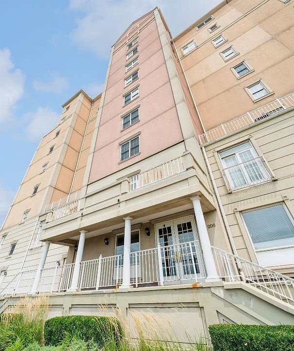 1st image of 206 Shearwater Ct W APT 65