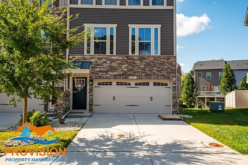 3 bed, 2.5 bath, 2016 sqft, $3,150 — Photo 2