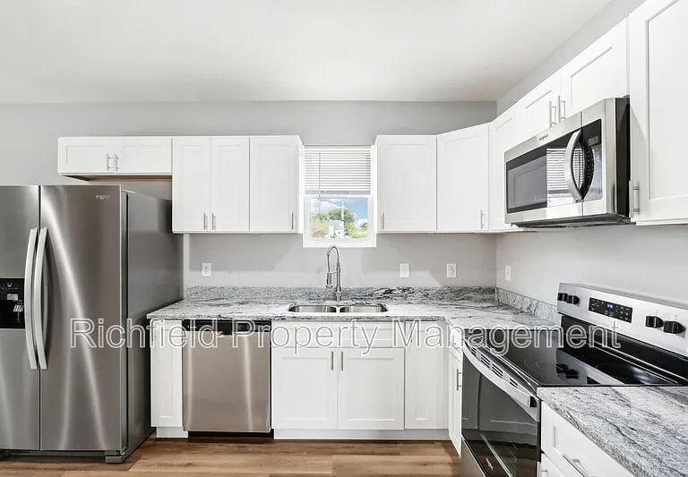 2034A E Maryland St — Photo 15