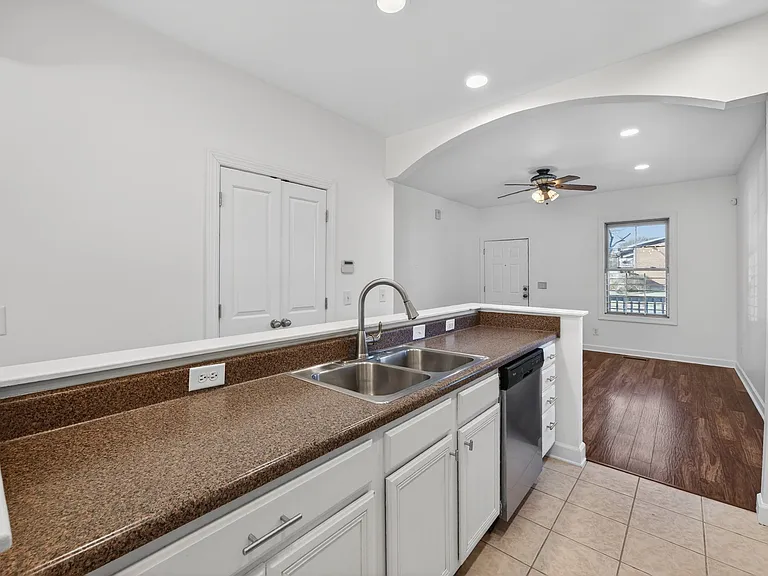 1103 Summit Ave — Photo 17
