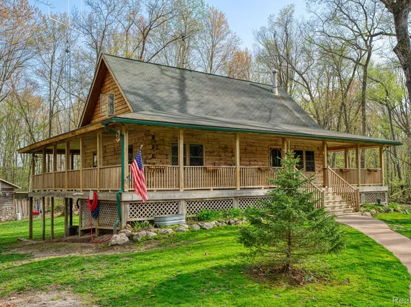 7989 Lovejoy Rd, Byron, MI 48418