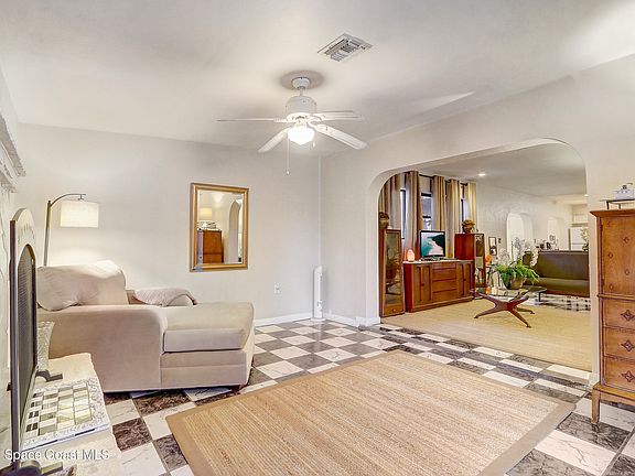 5th image of 1205 Seminole Dr