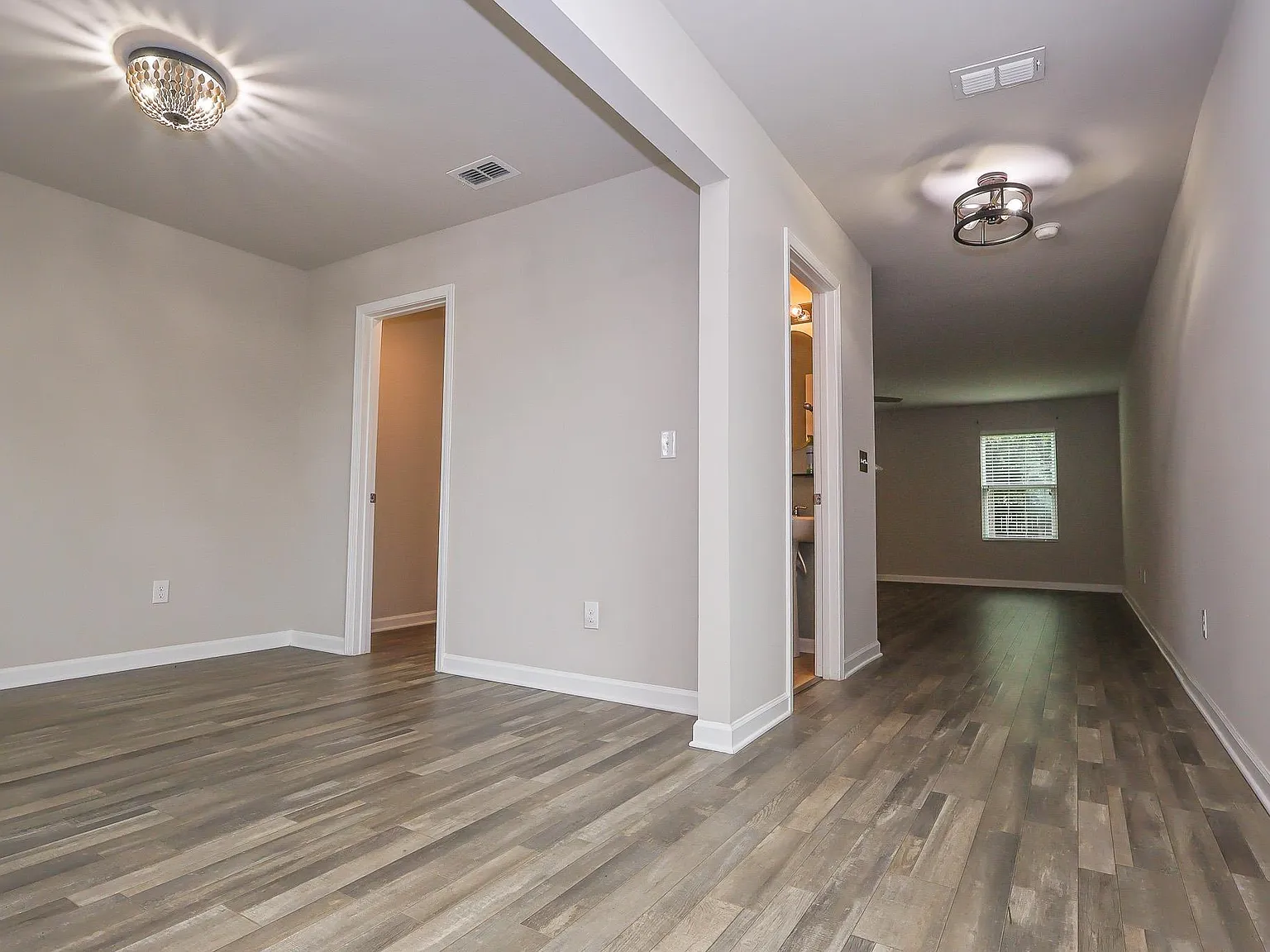 4 bed, 2.5 bath, 2388 sqft, $2,295 — Photo 4