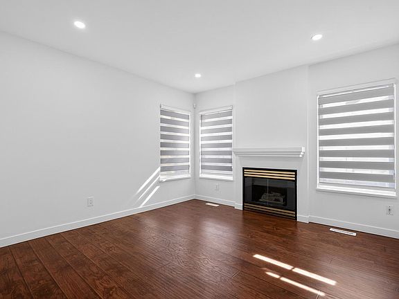 3rd image of 3088 Airey Dr #10