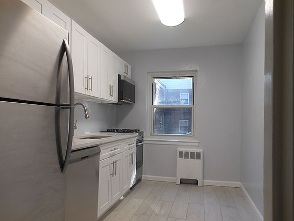 3 - Kitchen.JPG
