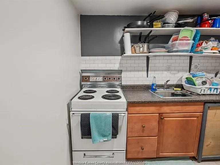 3577 King St #BASEMENT — Photo 3