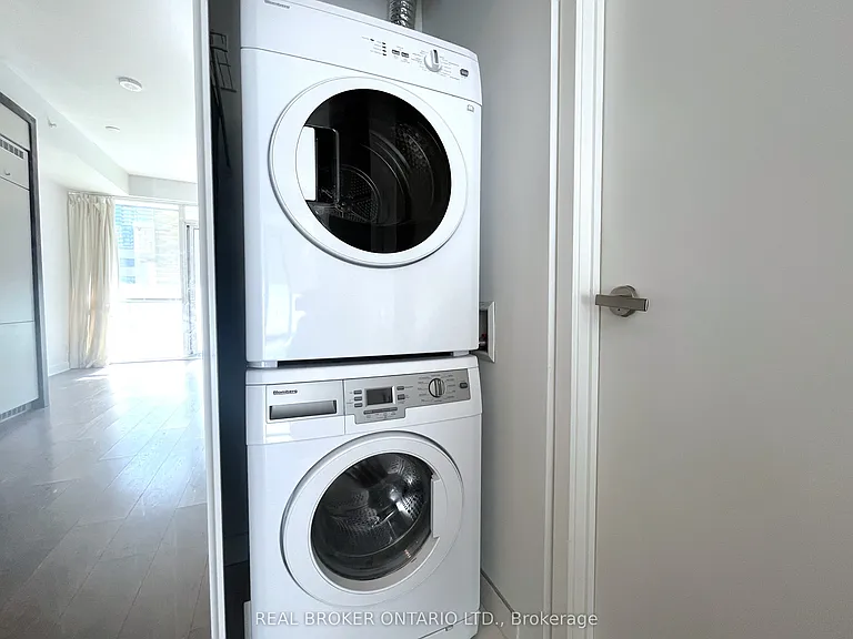 15 Grenville St #401 — Photo 10