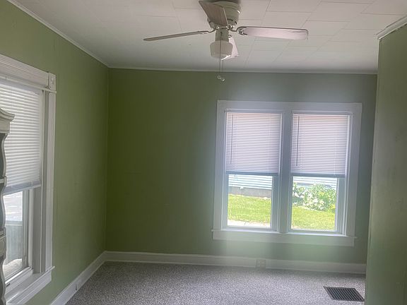 5th image of 15 Railroad Ave #1