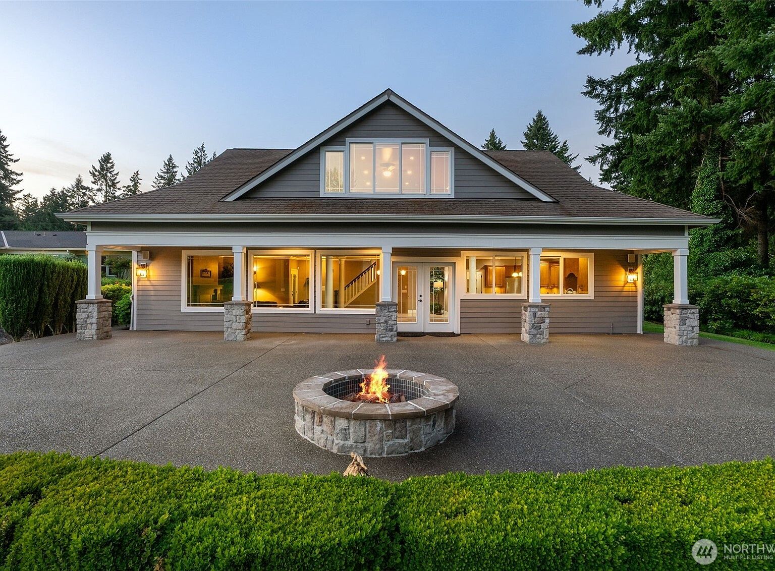 2609 Country Club Court NW