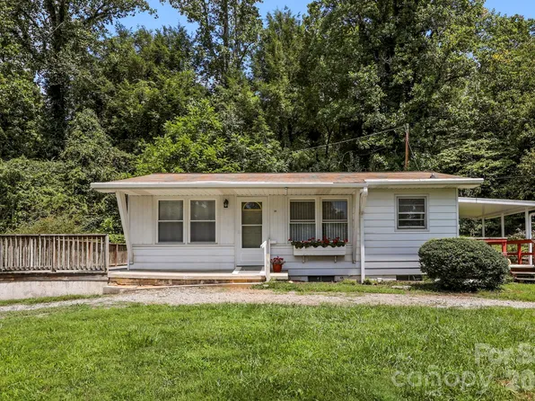 27 McGee Cir, Fairview, NC 28730