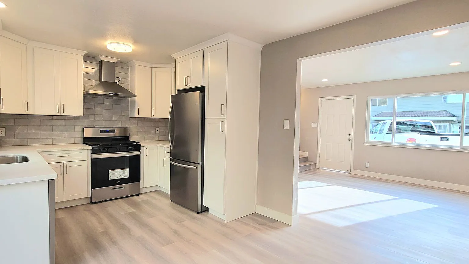 Montrose Apts — Photo 1