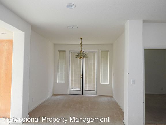 4th image of 672 Fisher Cir