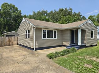41 Park St, Rossville, GA 30741