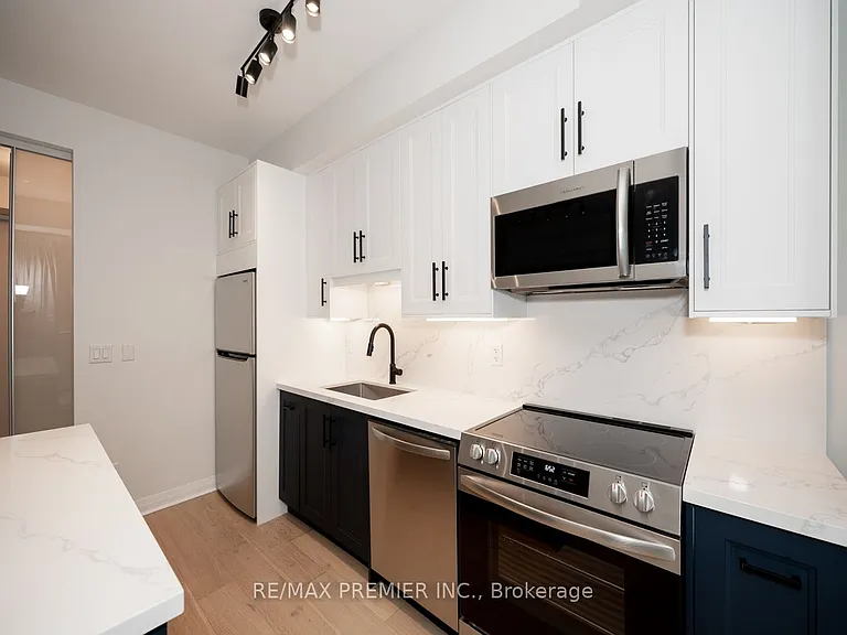 220 Victoria St #705 — Photo 12