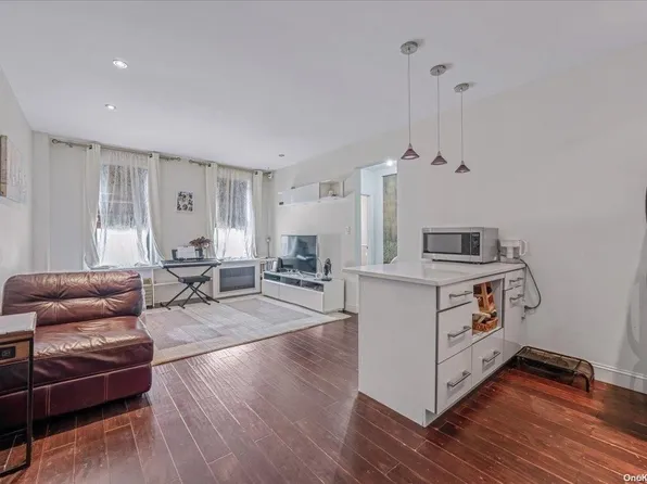 2 Spruce St #3H, Great Neck, NY 11021