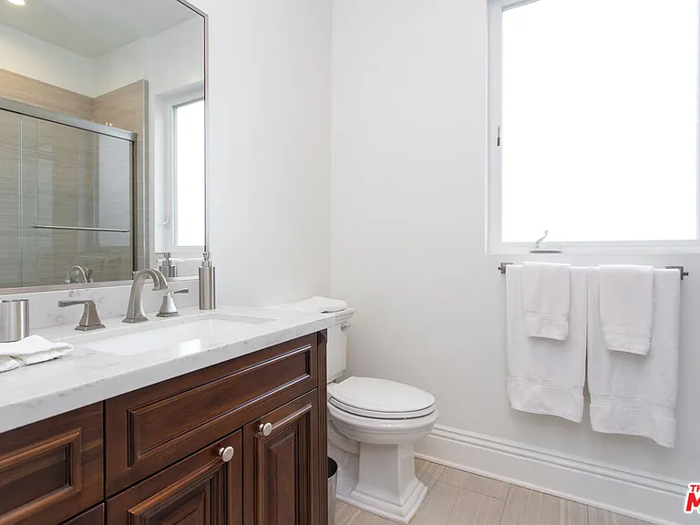 907 S Shenandoah St #302 — Photo 11