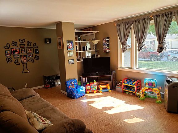 3rd image of 62 Waverly St