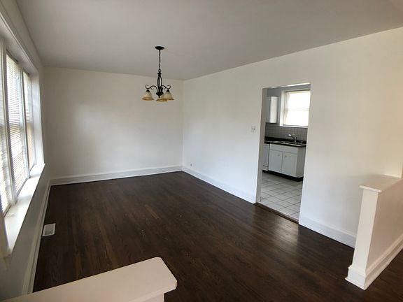 2nd image of 3324 W Balmoral Ave APT 1